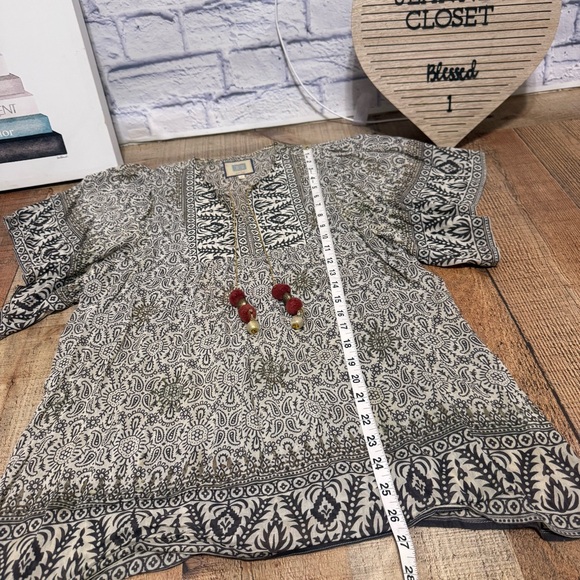 Bell silk boho print with gold chain tassel tie
Bell by Alicia Bell
Silk/cotton - Picture 7 of 9